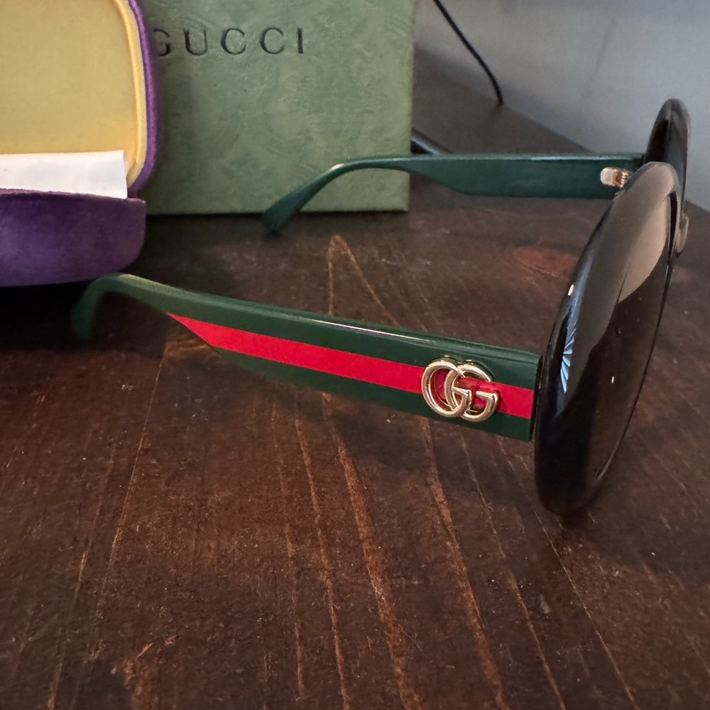 Gucci Women's Black and Green Striped Sunglasses